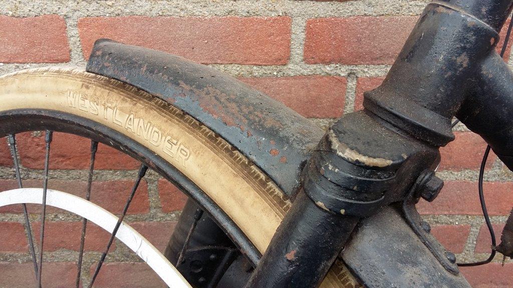 detail onderkant balhoofdbuis ; Vredestein Westlander