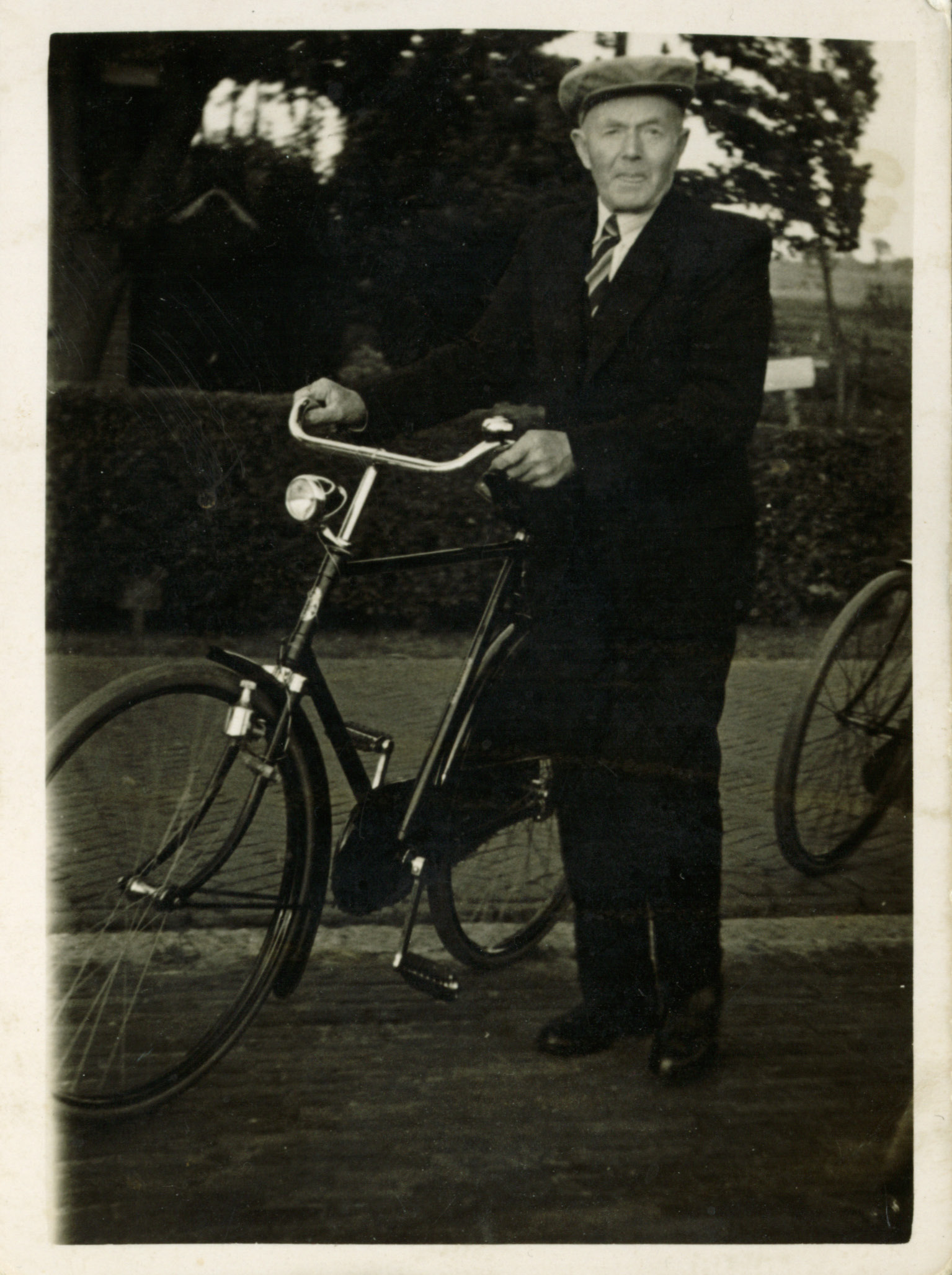 Pake Jan met fiets