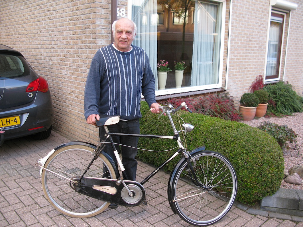 eigenaar met fiets anno 2012