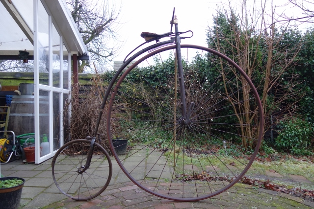 De fiets weer op haar eigen wielen