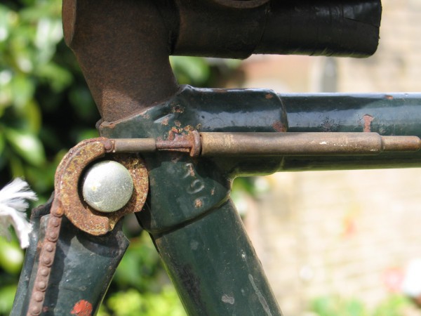 union 1933 011.jpg (205.67 KiB) 6426 keer bekeken soortgelijke constructie op een 1933 Union, dit is voor de Zweigang