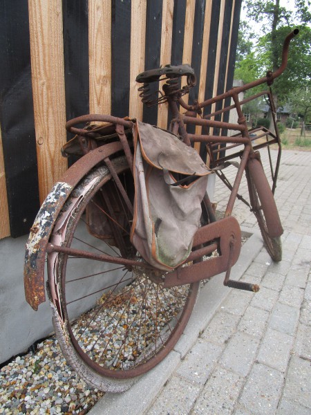 Transportfiets bij Wagenmakerij Langenhof in Wierden