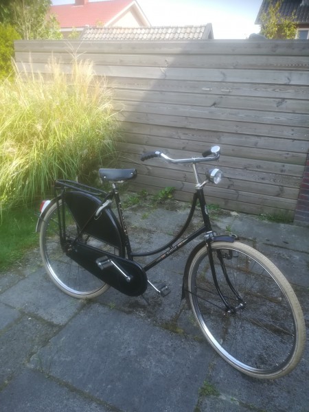 zijkant van de opoefiets