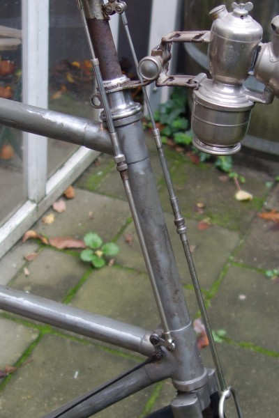 DSC05017 (3).JPG (462.06 KiB) 7508 keer bekeken Tweede type rem verstelling