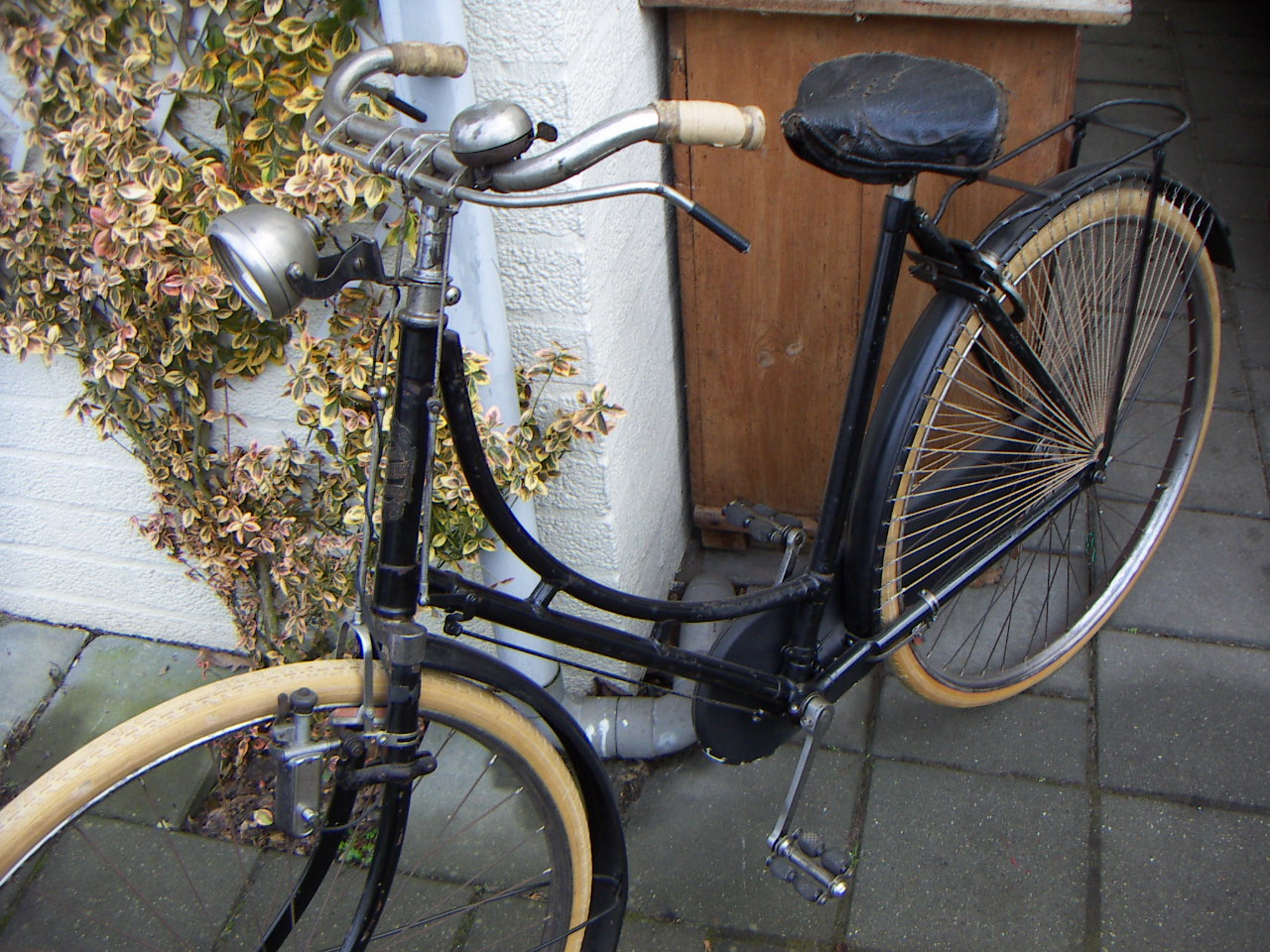 Joubert Haarlem. Nederlands fabrikaat,buitenlandse onderdelen