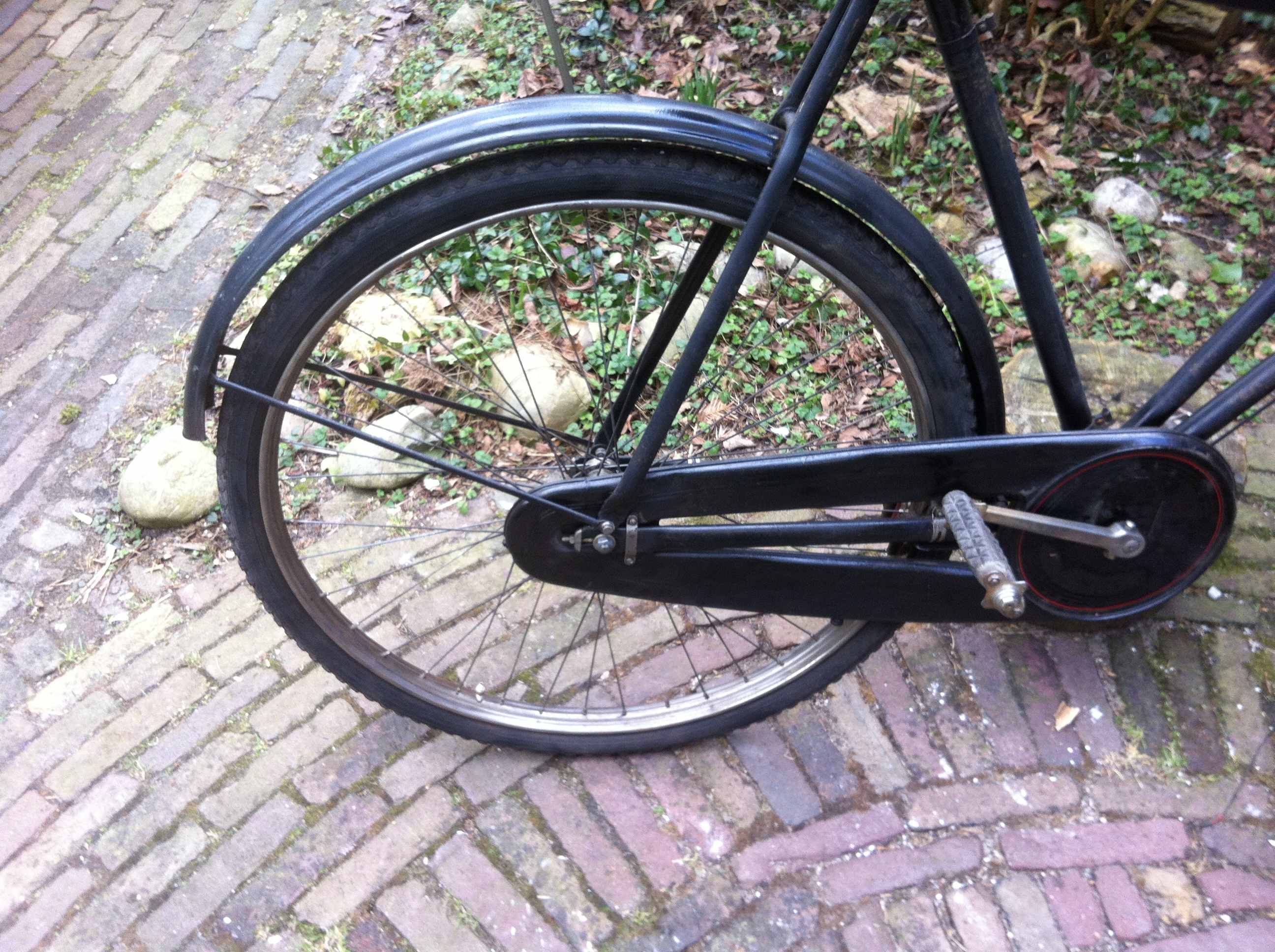 Raleigh achterwiel en kettingkast.jpg