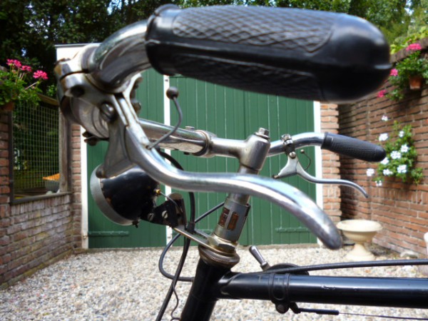 P1000636.JPG (160 KiB) 6396 keer bekeken Sportstuur Gazelle 1937