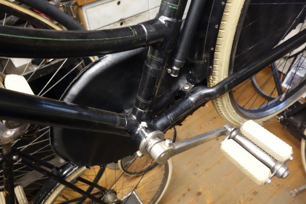 DSC07170.JPG (201.61 KiB) 3080 keer bekeken beeld van de trapas