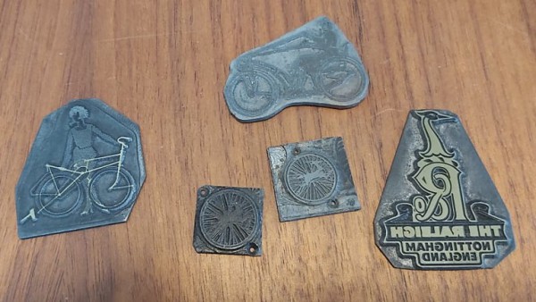 240381670_275723950658704_2934142361792023894_n.jpg (124.86 KiB) 3485 keer bekeken Meerdere cliché's van Gazelle en Raleigh