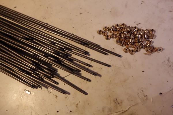 DSC09011.JPG (458.22 KiB) 2635 keer bekeken met de schroefdraad en de kopjes