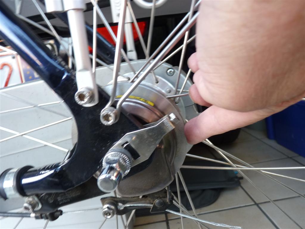 waar mijn vingen is dit aluminium schijfje<br />staat los?