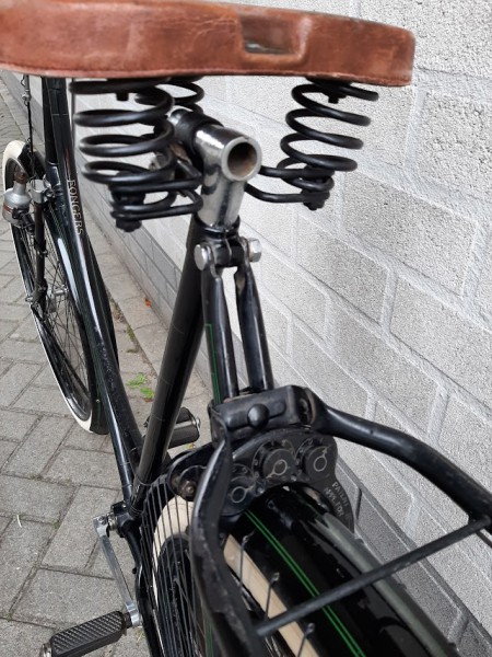 DZ60 achteraanzicht.jpg