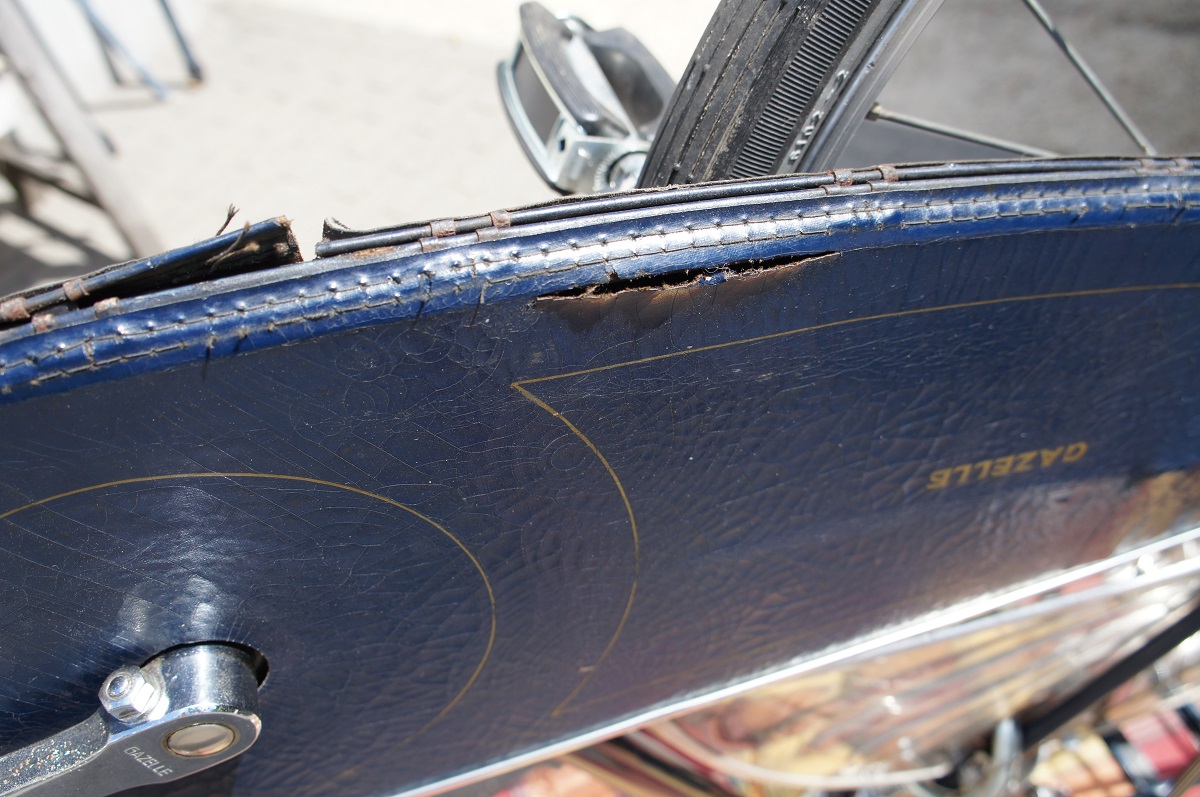 1959 Sport A kettingkast reparatie 01.jpg