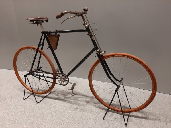Pinakothek fiets 1900.jpg