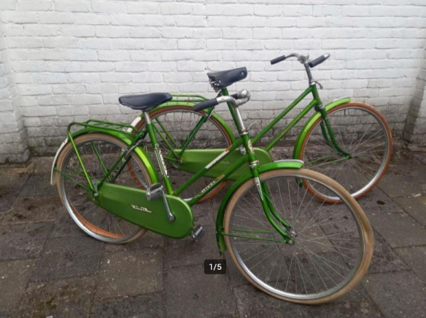 Rivel meisjes fietsen - ik had groene jongensfiets.jpg