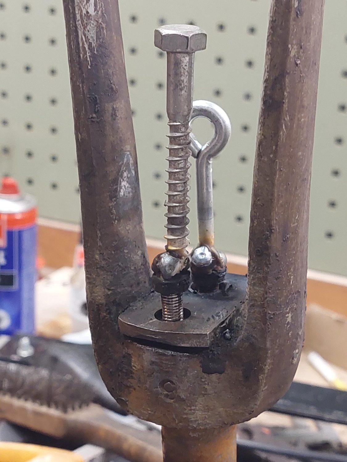 Restant beugel, bouten gaan los na oplassen van hulpstukje