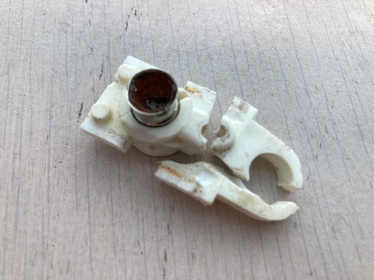 Broken lampholder