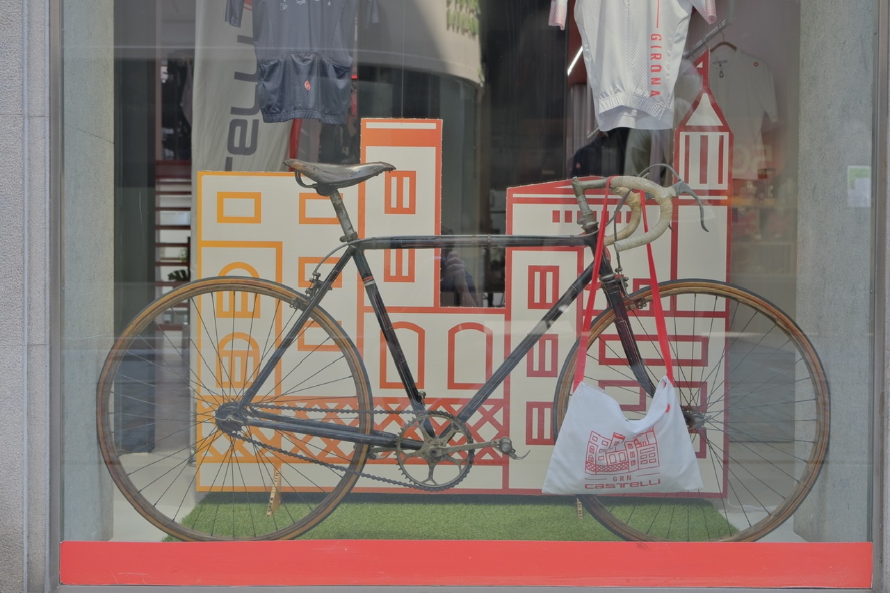 Lang en lugloos frame, houten velgranden,  jaren’30?