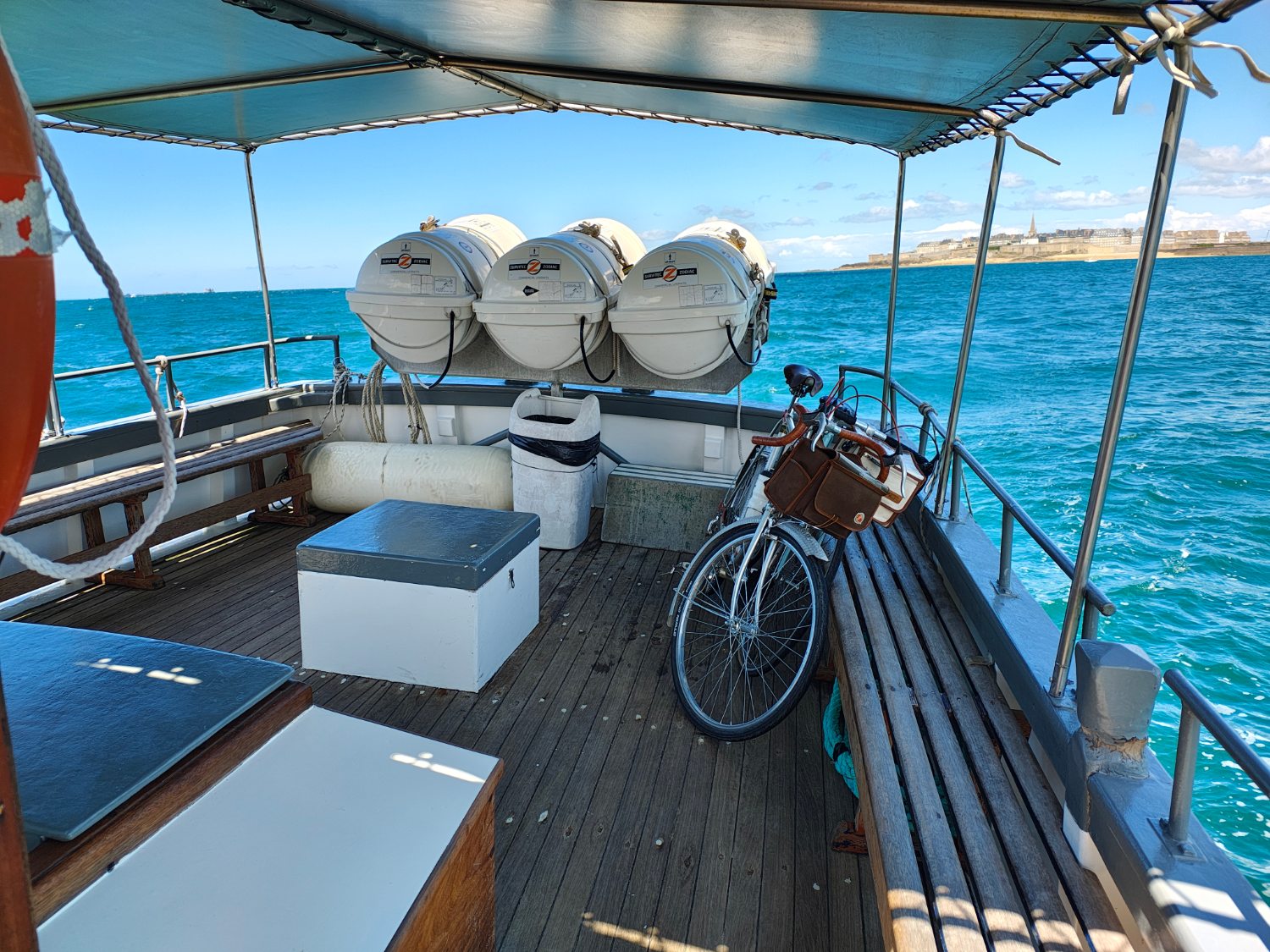 Fiets op zee.jpg