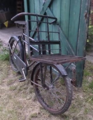 Transportfiets met stuur aan drager.jpg