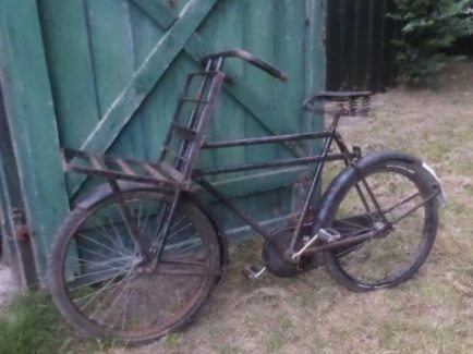 Transportfiets met stuur aan drager 2.jpg