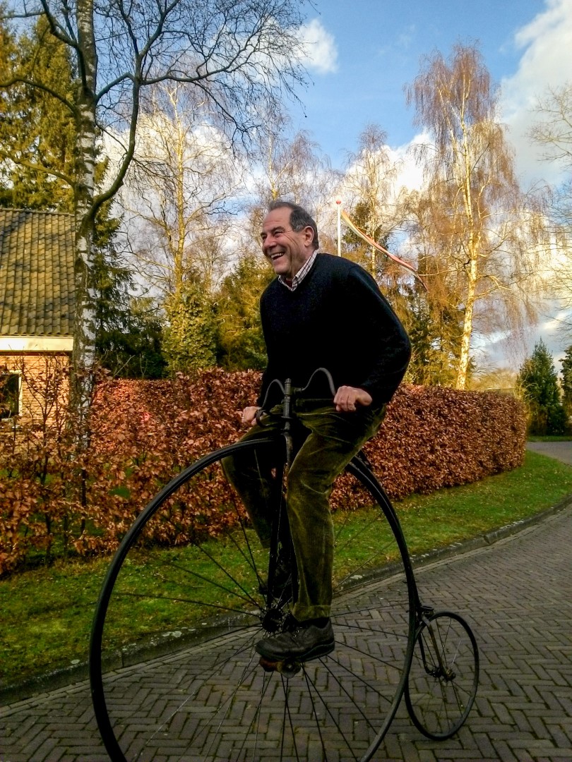 Joost op zijn Fiets.jpg