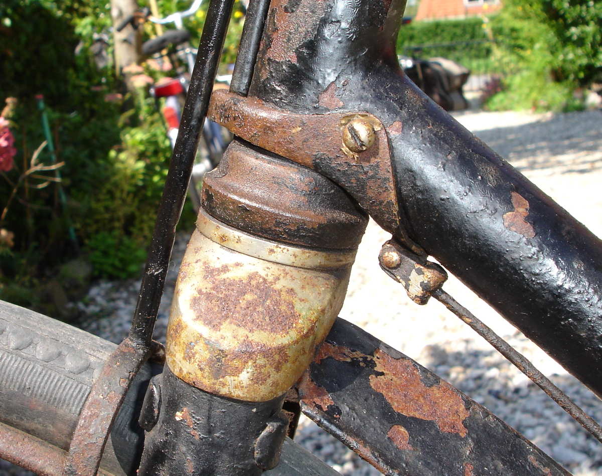 Rudge-Whitworth 1912 remscharnier.jpg